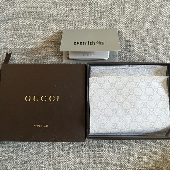 Gucci - Bifold GG Supreme Bifold Wallet - Picture 3 of 13